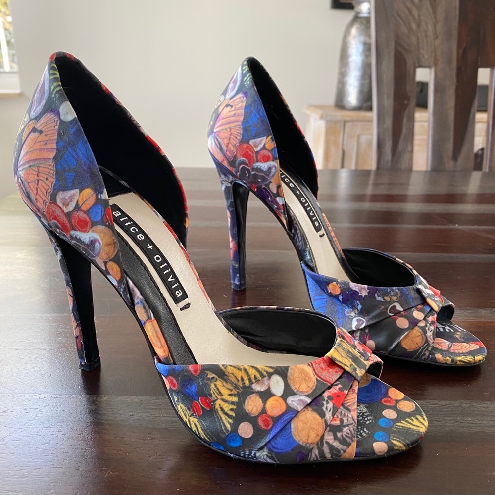 Alice + Olivia Butterfly Print Peep Toe Sandals 38